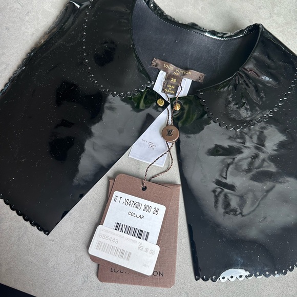 Authentic LV Patent leather collar - Picture 2 of 5